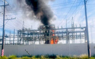 Arde subestación eléctrica y deja sin luz ni agua al sur de Nuevo Laredo