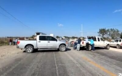 Bloquean vialidades en tres municipios