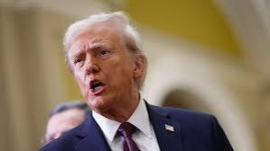 Arremete Trump promete frenar la migración tras tiroteo en Washington