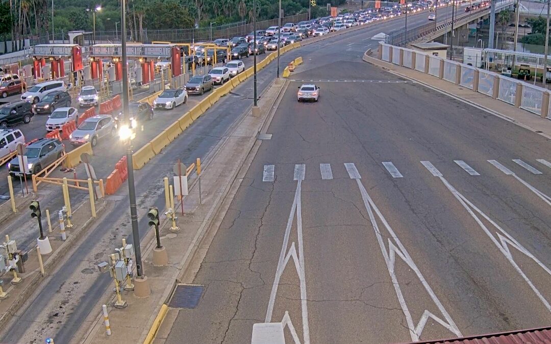 Regresan compradores a Laredo en un Black Friday con alta presencia de mexicanos