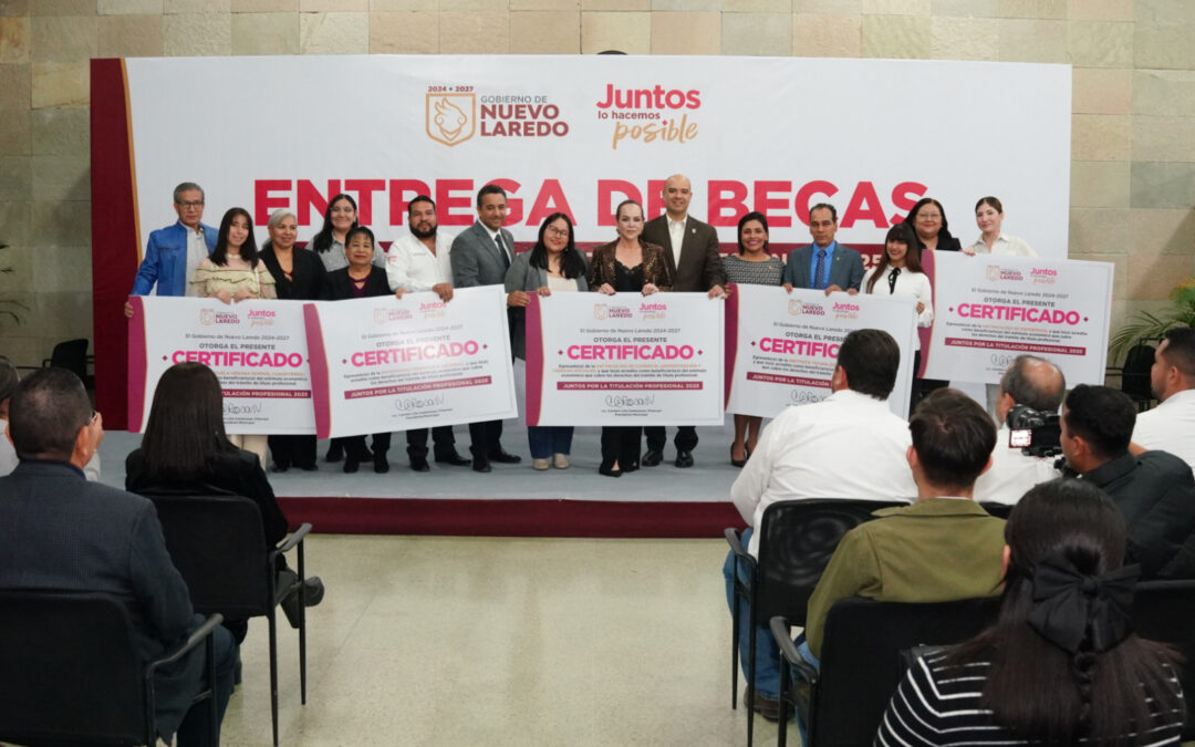 Entrega Carmen Lilia Canturosas 300 Becas y Posiciona a Nuevo Laredo Como Referente