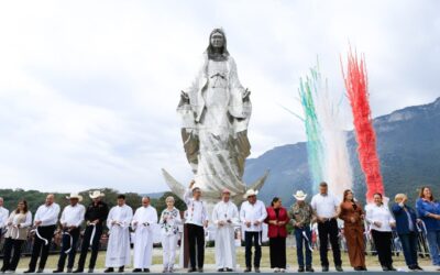 Entregan Américo y María Escultura Monumental de la Virgen