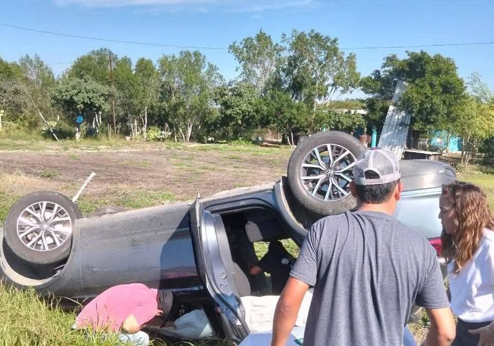 Sufre Secretaria Volcadura en Carretera Victoria–Monterrey