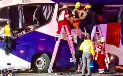 Mueren Dos y Deja 35 Heridos Choque de Autobús y Tráiler en Carretera Zaragoza