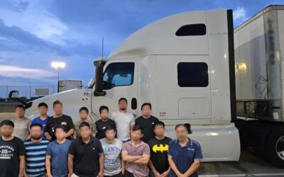 Intercepta DPS Tráiler con 23 Migrantes Ocultos en Cabina