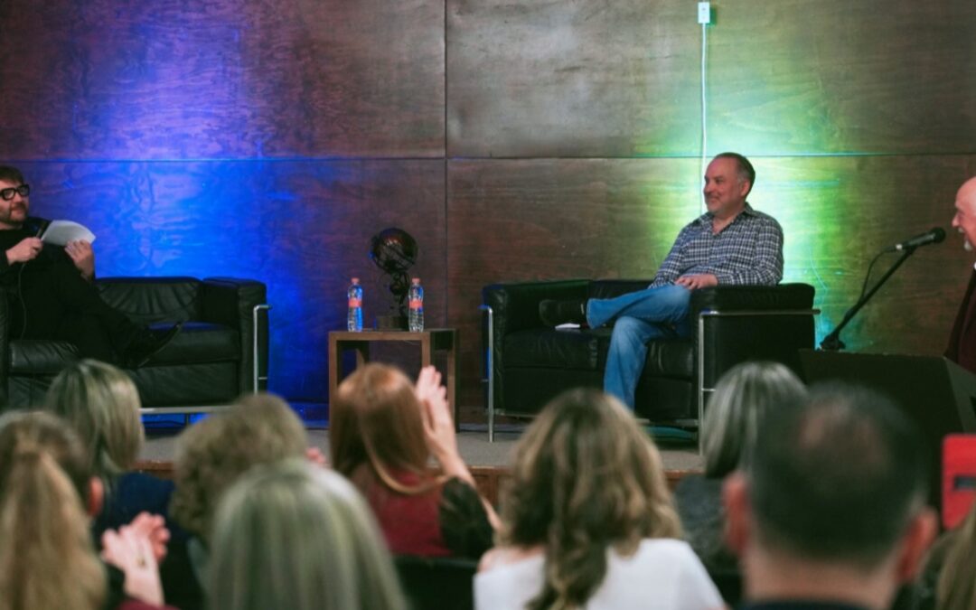 Presenta Neolaredense Ricky García su Primer Libro