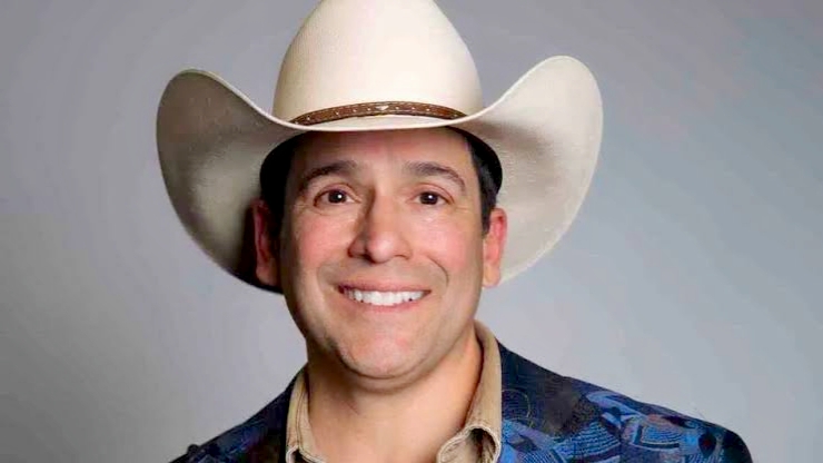 Irrumpe Bobby Pulido en Política y Busca Llegar al Congreso