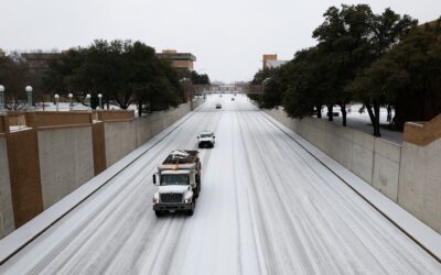 Resisten Apagones en Texas Tras Tormenta Invernal