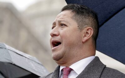 En Picada Tony Gonzales Piden Su Renuncia