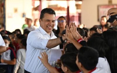 Cumple Lalo Gattás a Alumnos y Maestros de  Primaria José Martínez y Martínez