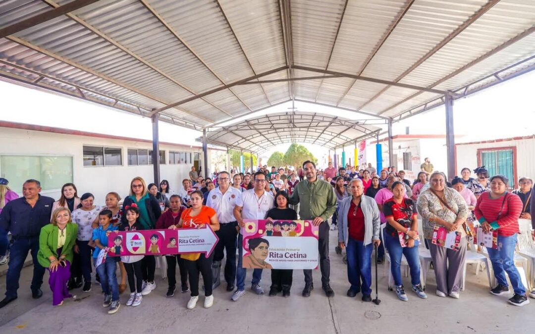 Entregó Carlos Peña Ortiz Becas Rita Cetina Para Estudiantes de Primaria