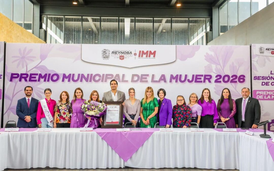 Entregó Carlos Peña Ortiz Premio Municipal a la Mujer 2026 Sonia Maide Faz de Garza Cantú