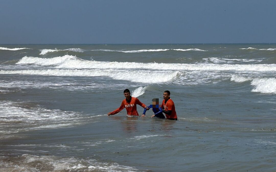 Rescata Marina a Menor en Riesgo en Playa Hermosa