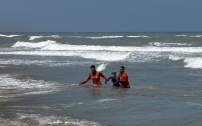 Rescata Marina a Menor en Riesgo en Playa Hermosa