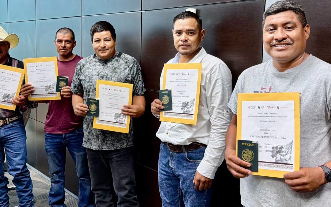 Entrega STPS Sobres de Viaje a Tamaulipecos que Trabajarán en Programa Agrícola en Canadá