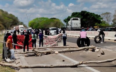 Bloquean Normalistas Carretera y Desatan Vaos en Hecelchakán