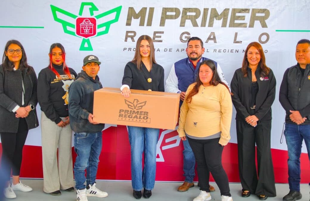Apoya Carlos Peña Ortiz a más de 100 mujeres mediante programa «Mi Primer Regalo»