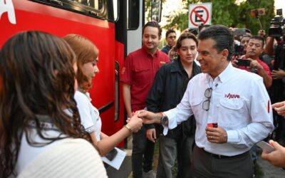 Entrega Lalo Gattás Tarjetas de Transporte Gratuito.