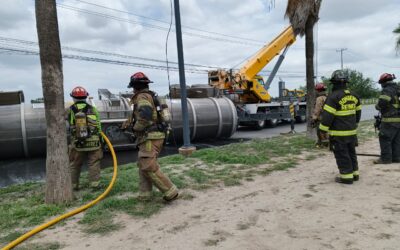 Atienden con Celeridad Volcadura de Pipa con Gasolina en Reynosa