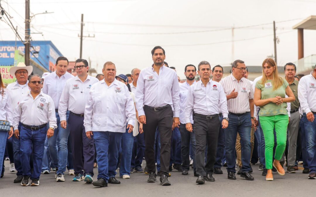 Participó Carlos Peña Ortiz junto al líder de la FTR, Reynaldo Garza Elizondo, en Desfile del Día del Trabajo