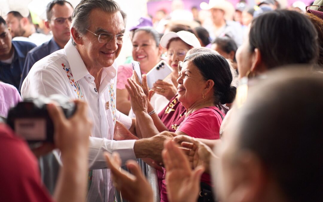 Américo y María Celebran a Madres y Llevan Brigada a Abasolo
