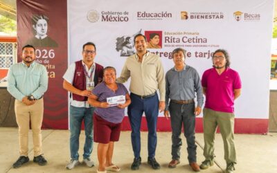 Entregó Carlos Peña Ortiz Becas para Estudiantes