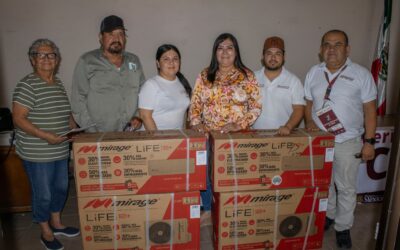 Entrega Alcaldesa Aires Acondicionados para Ciudadana