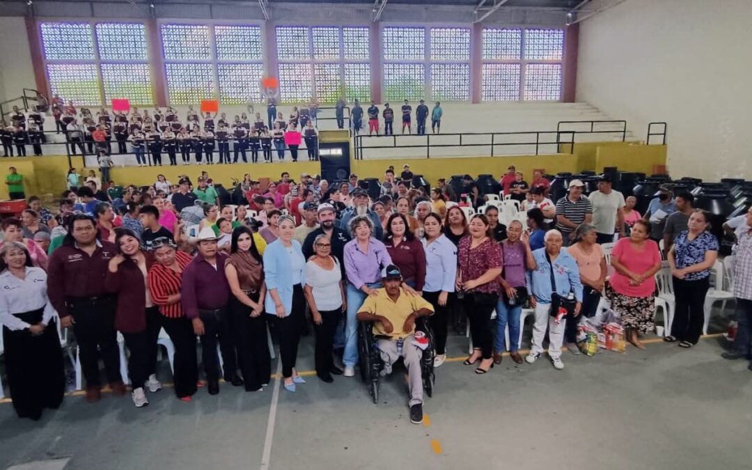 Entrega Ernestina Perales Apoyos Para Fortalecer Bienestar Familias de Camargo
