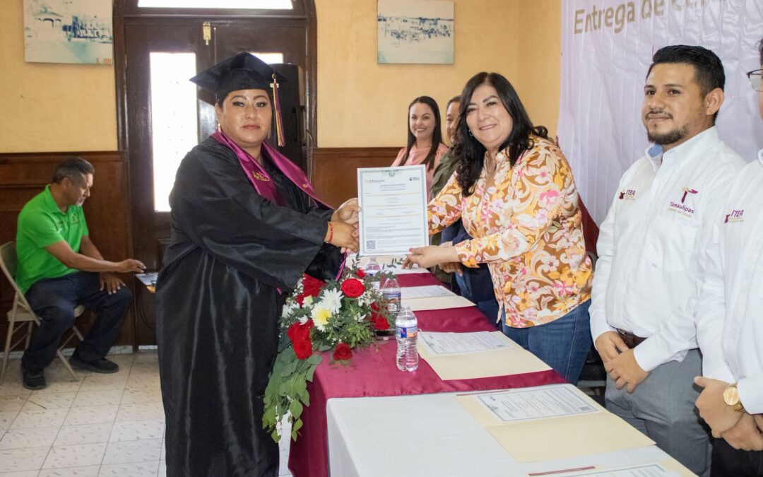 Impulsa Ernestina Perales Educación de Adultos