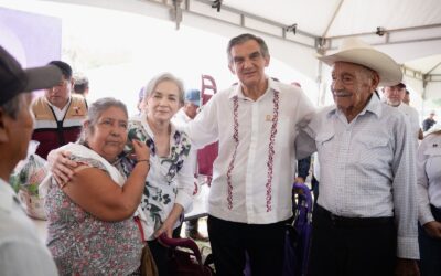 Américo y María de Villarreal Llevan Apoyos a Familias de Antiguo Morelos