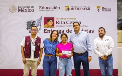 Encabezó Carlos Peña Ortiz Entrega de Tarjetas Becas Rita Cetina