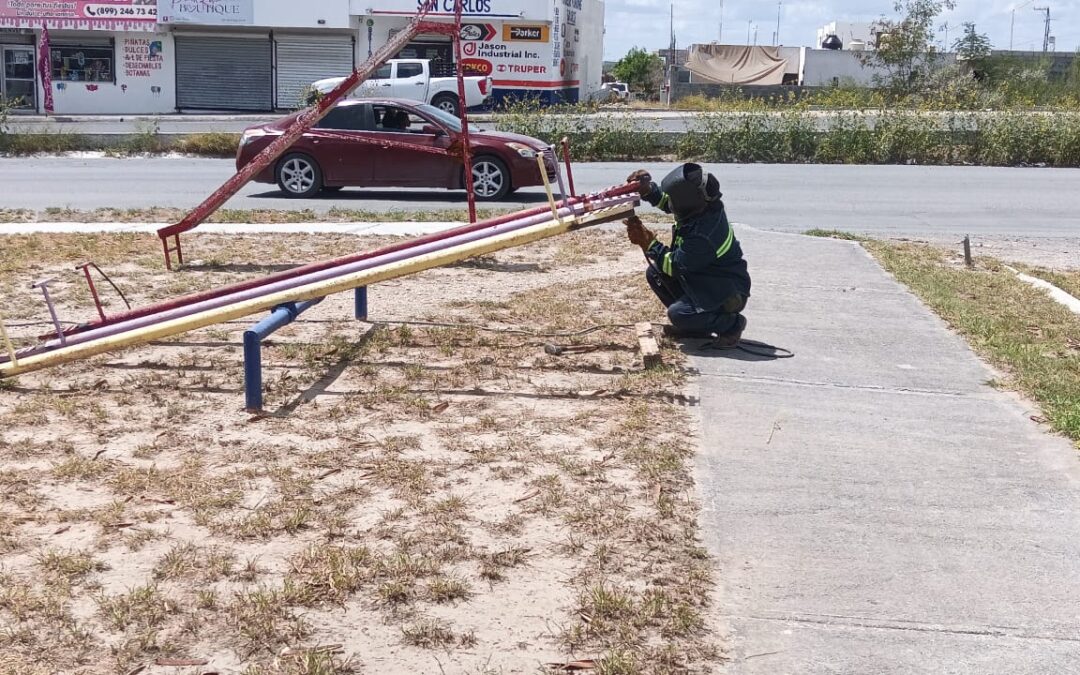 Rehabilitó Gobierno Municipal de Carlos Peña Ortiz juegos infantiles en Hacienda del Sol