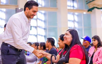 Festejaron Gobierno Municipal y Padres Entrega de Tarjetas de Becas