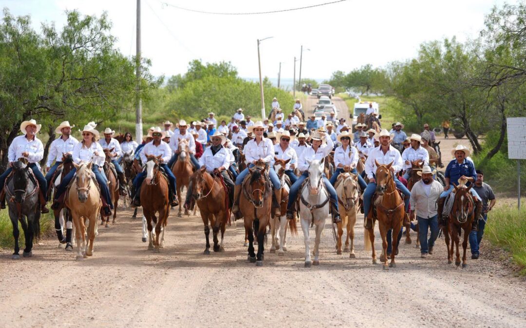 Fortalece Carmen Lilia Canturosas Hermandad Regional