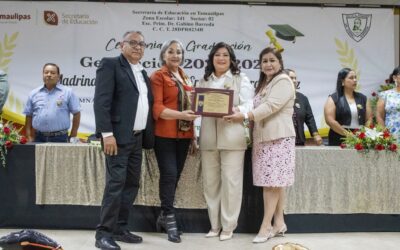 Entrega Alcaldesa Ernestina Perales Reconoce a Graduados de Primaria Gabino Barreda