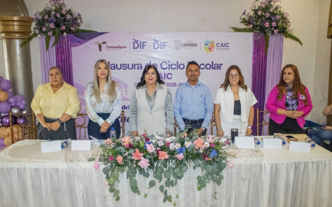 Celebra Ernestina Perales Graduación de los CAICS