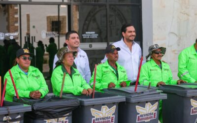 Entregó Carlos Peña Ortiz Uniformes a Trabajadores Municipales