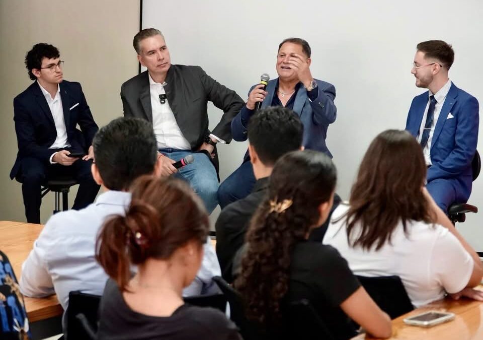 Charla Waldo con Universitarios Sobre Futbol y Políticas Públicas 