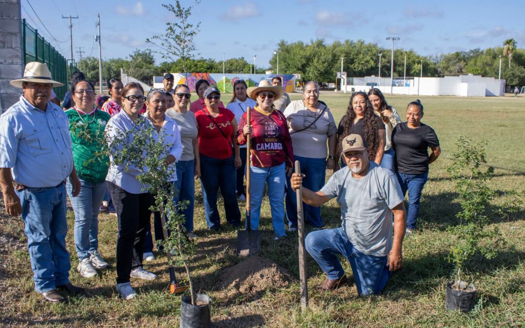 Encabeza Ernestina Perales Jornada Nacional de Reforestación en Camargo
