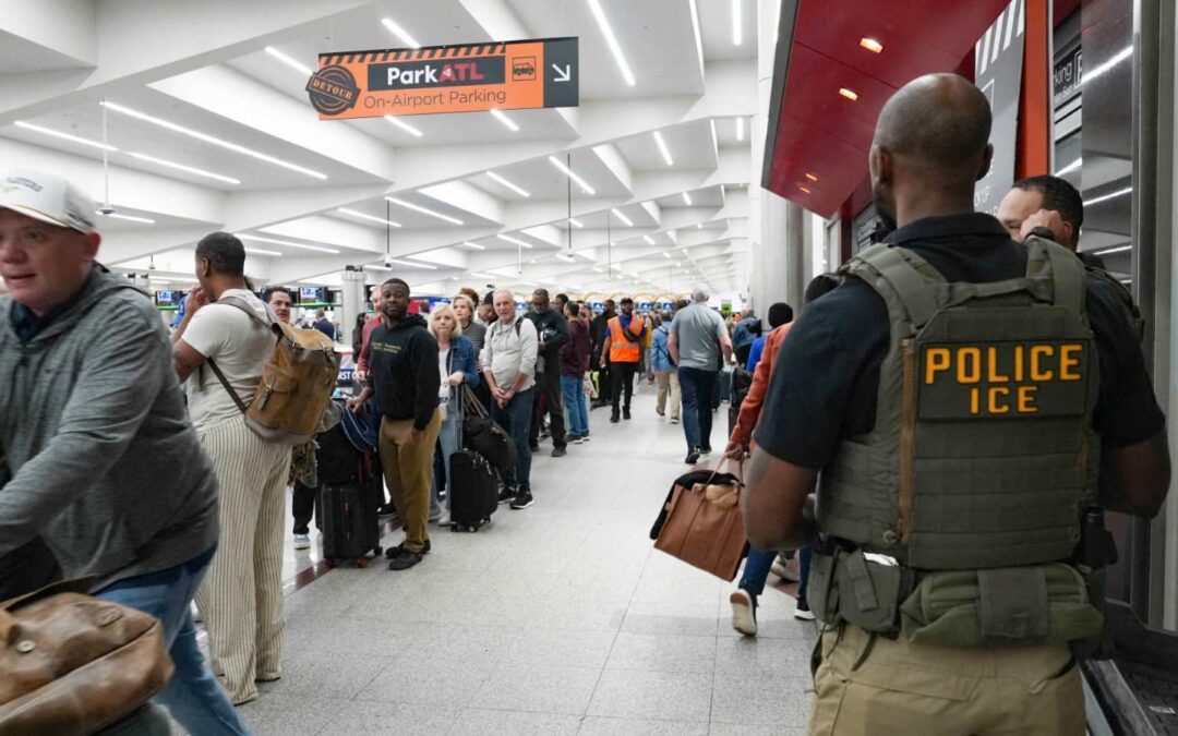 Crece Detención de Migrantes en Operativos de ICE Dentro de Aeropuertos