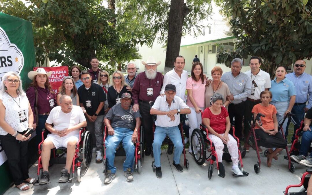 Fortalecen Parras y Grapevine Alianza con Entrega de Sillas de Ruedas