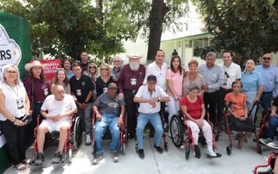 Fortalecen Parras y Grapevine Alianza con Entrega de Sillas de Ruedas