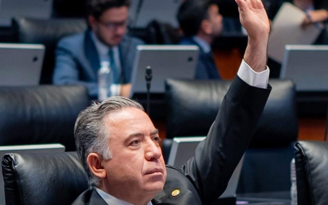 Rompe Inzunza con Morena, Pero Conserva Escaño