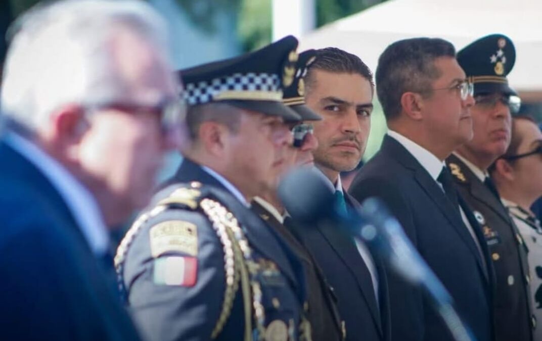 Rocha Moya da Marcha Atrás y Solicita Nueva Licencia Indefinida