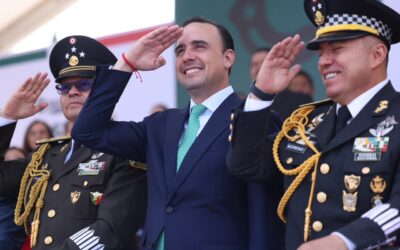Encabezan Manolo Jiménez y Javier Díaz Desfile por la Independencia en Saltillo
