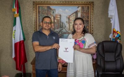 Entrega Ernestina Perales Escrituras a Beneficiario de ITAVU Tras 12 Años de Espera