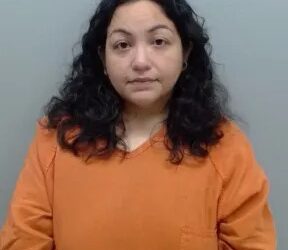 Arrestan a Madre Tras Localizar a su Menor Deambulando Solo