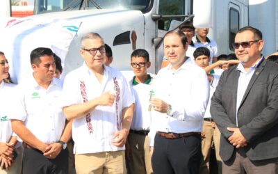 Marca Pedro Lozano Agenda del Futuro: Entrega Tractocamión al CONALEP