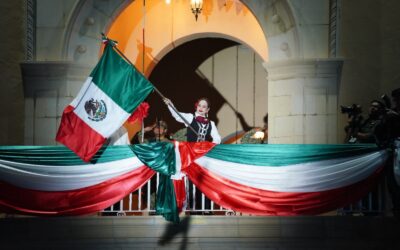 Más de 45 Mil Neolaredenses Celebran el Grito de Independencia Junto a Carmen Lilia Canturosas