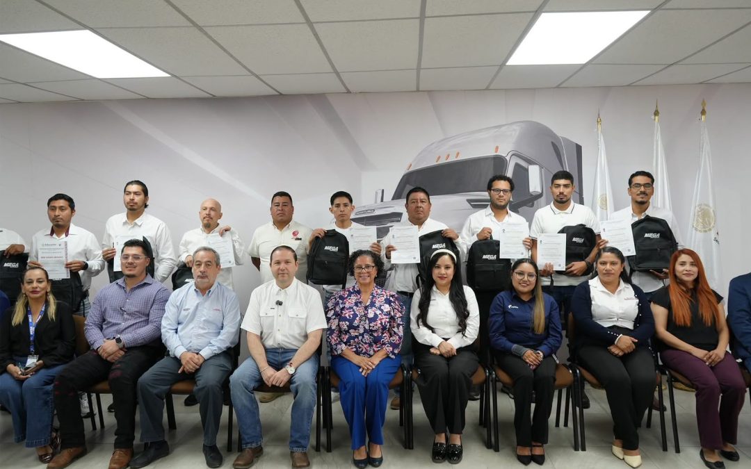 Se Gradúa Nueva Generación de Operadores de Autotransporte en CECATI 193
